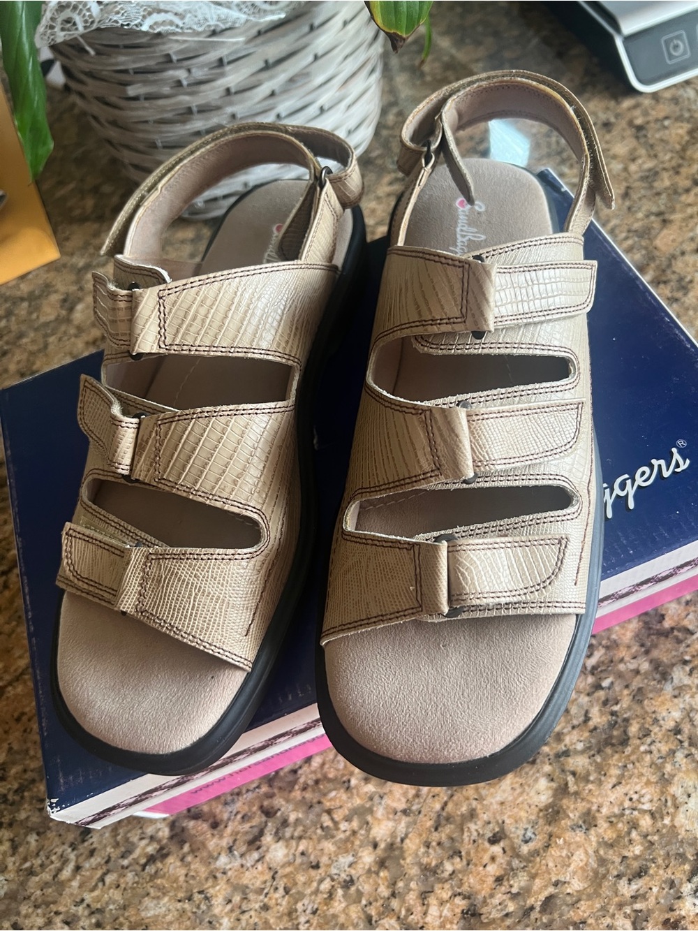 Sandbaggers women's golf footwear -golf sandal